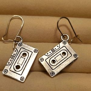 Music earrings